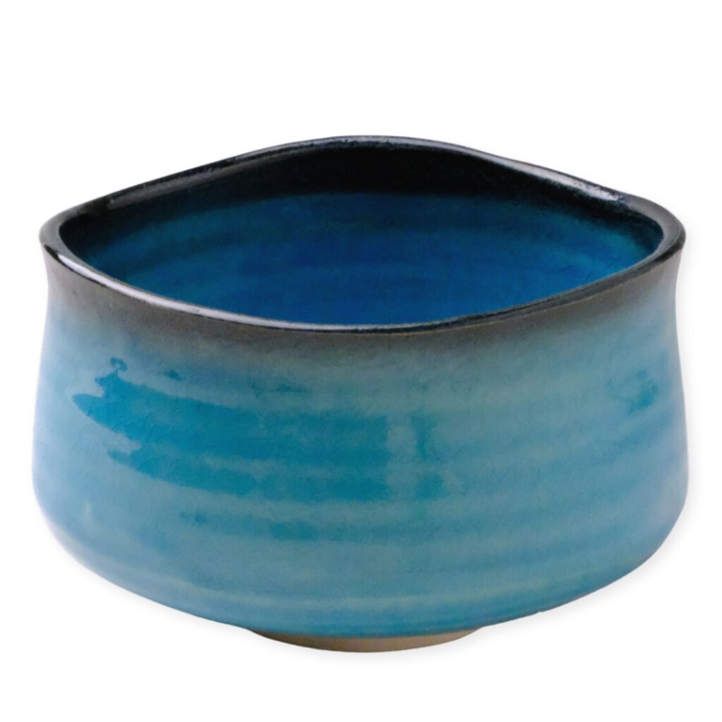 matcha_bowl_huchimaki_blue_front_2 Front view of a matcha bowl showing its overall shape