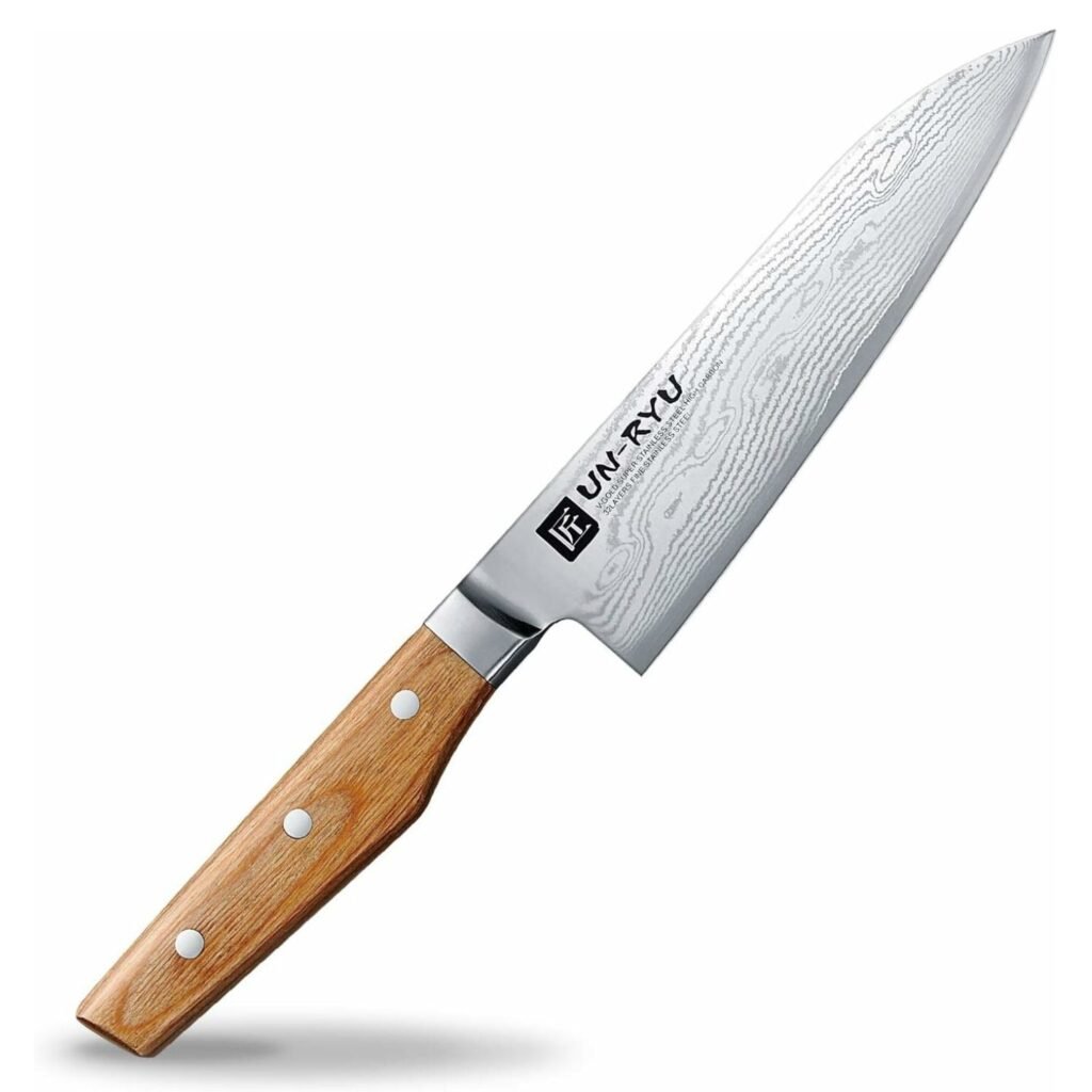 unryu_damasucus_santoku_all A Damascus all purpose knife displayed diagonally, showing the entire knife